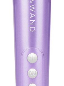 Massagestab „Petite Rechargeable Vibrating Massager“ in Reisegröße